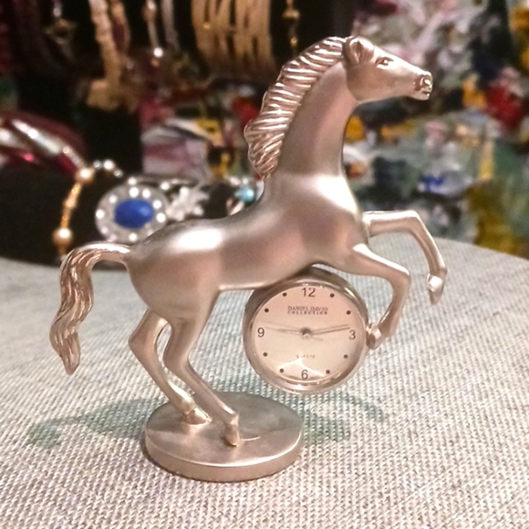 Daniel David Silvertone Horse Desktop Clock - Pre-loved (3" tall) - Picture 1 of 4